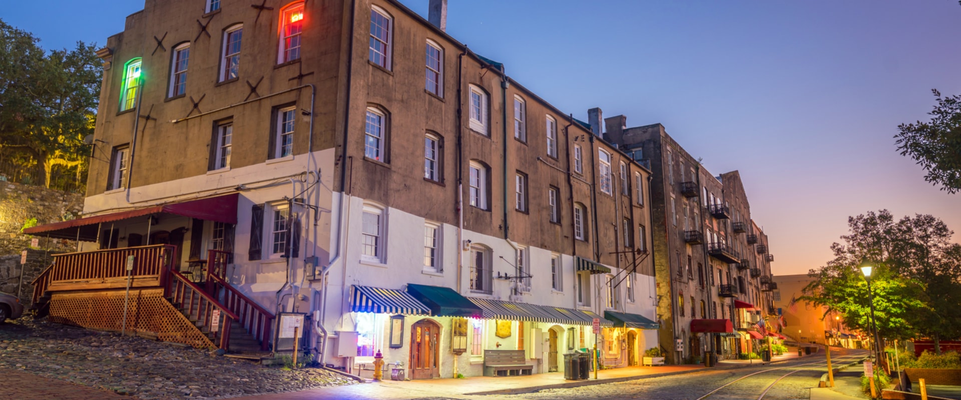 What is the cheapest time to visit savannah